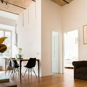 https://domus-claudi-colosseum.it-romehotels.com