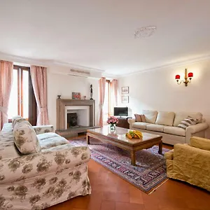 https://apartment-governo-vecchio.it-romehotels.com